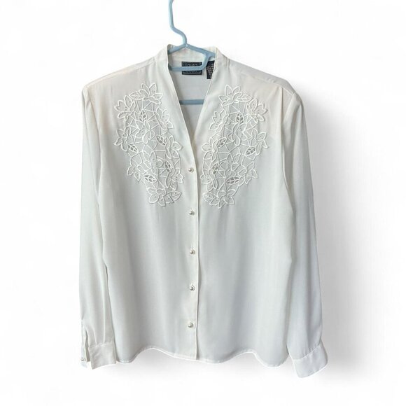 Laura Scott Tops - Vintage White embroidered‎ floral button-up shirt size 10